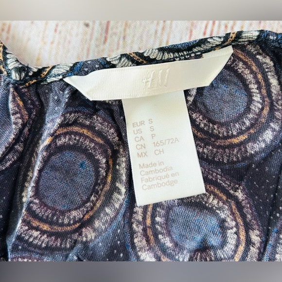 H&M Women’s Blue Printed Tasseled Spaghetti Strap V-Neck Short Romper - Picture 4 of 7